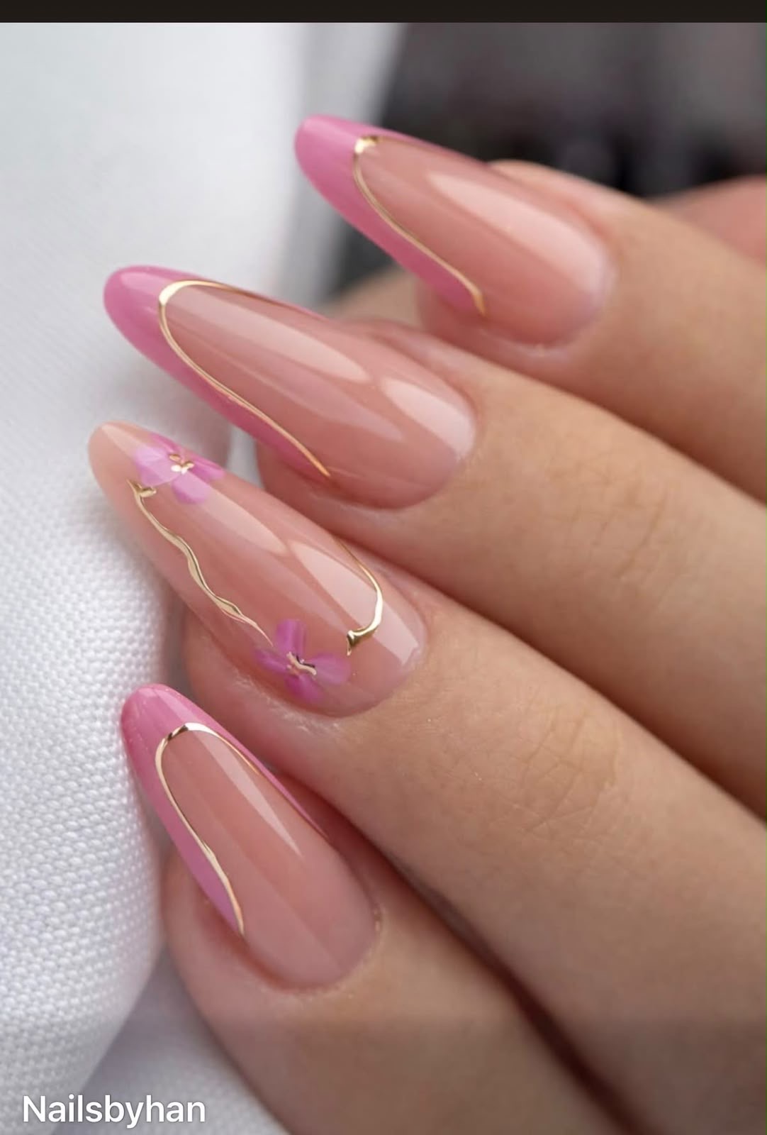 Francesinha rosa com fio dourado e flores